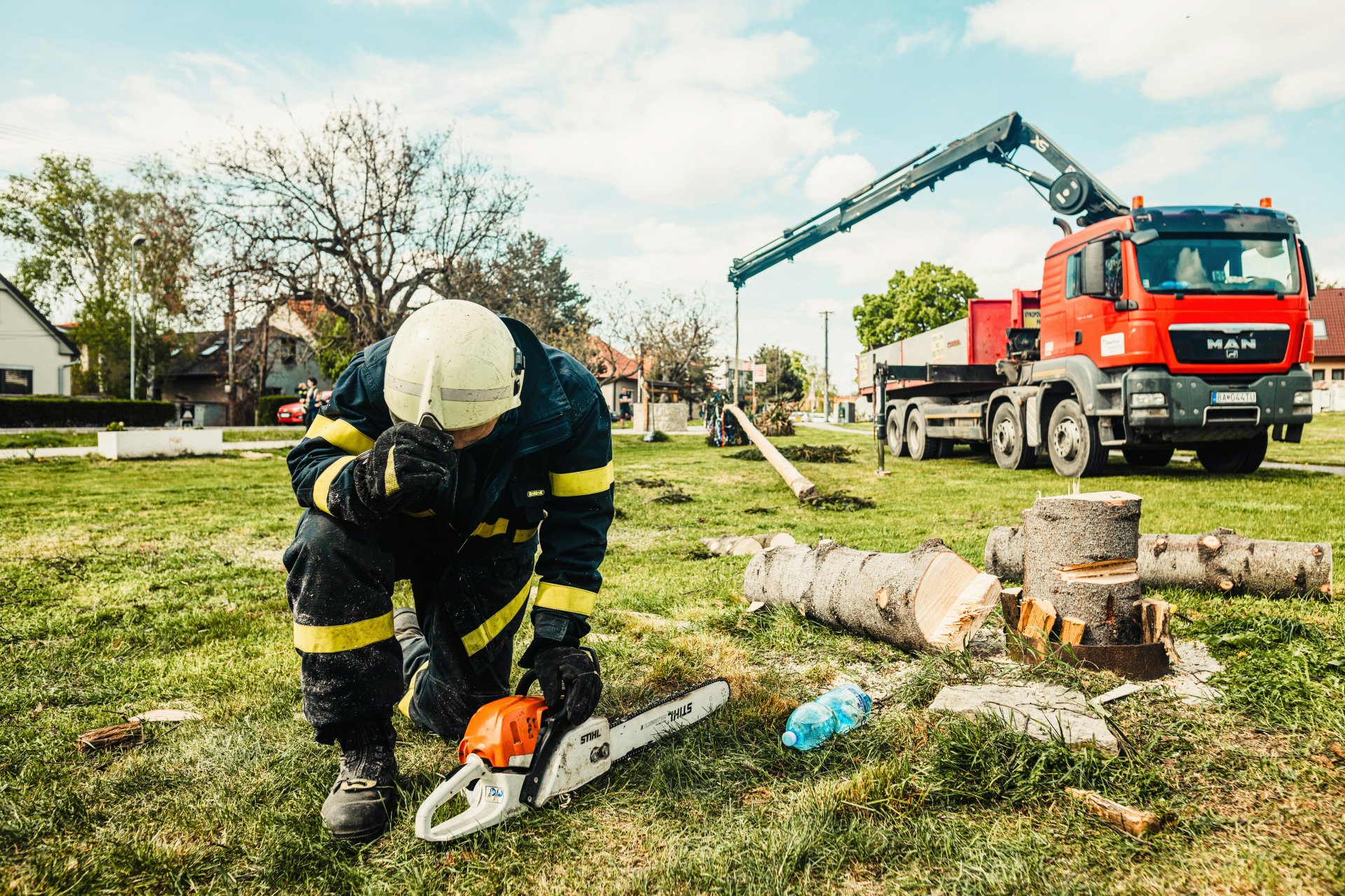 Platformă cu Macara – Soluția Ideală pentru Transport și Ridicare