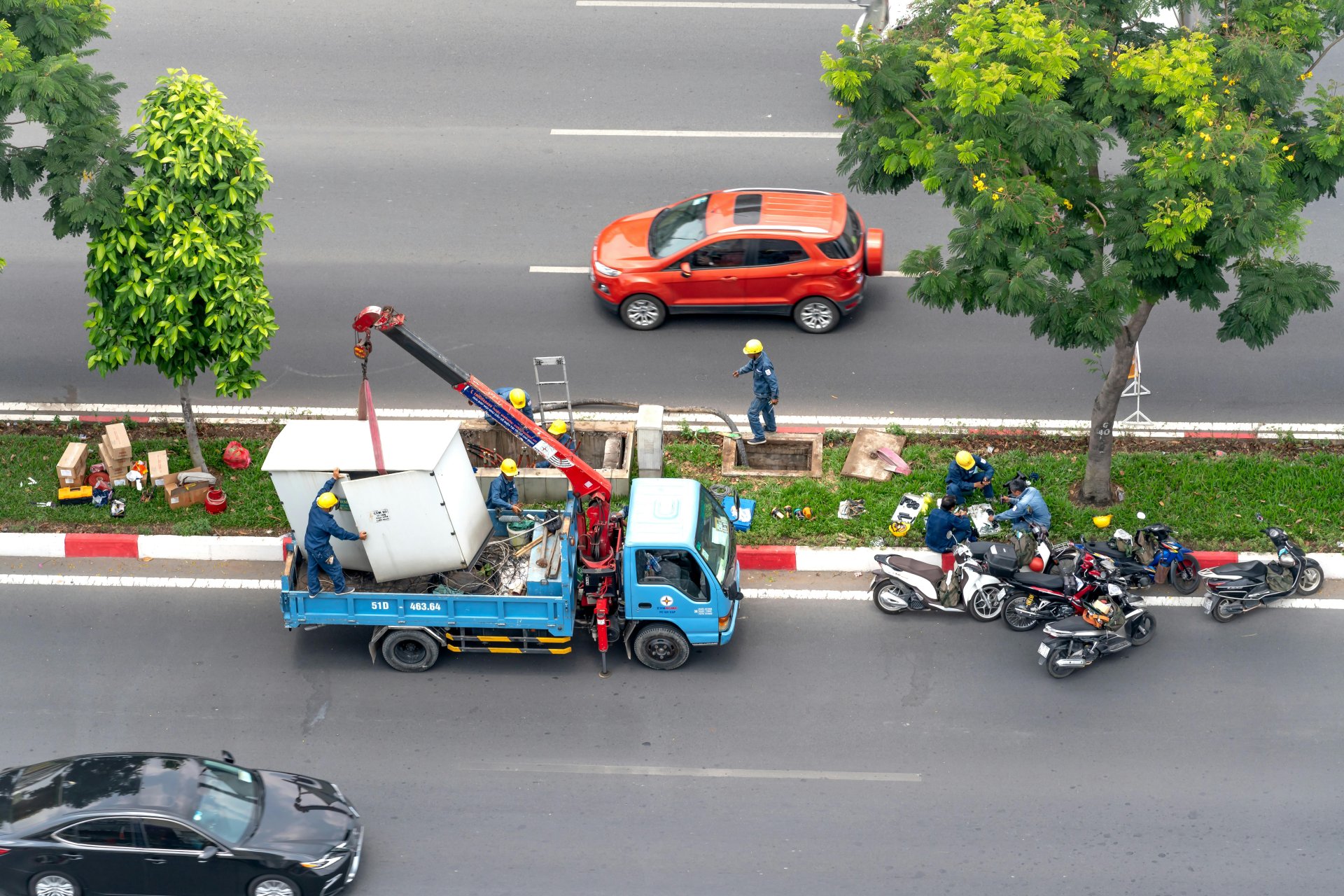 Platformă cu Macara – Soluția Ideală pentru Transport și Ridicare