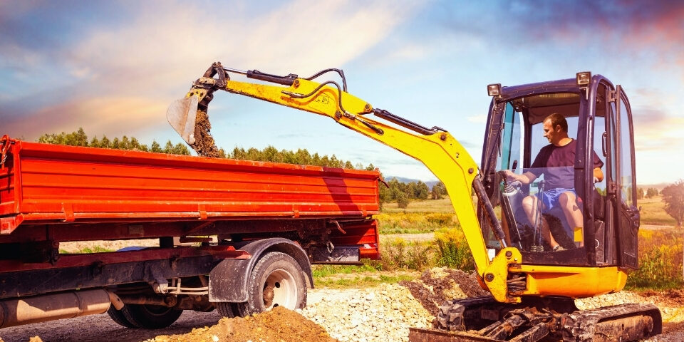 Închiriere mini excavator – soluție practică