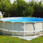 Nivelare de precizie pentru piscine în curți înguste