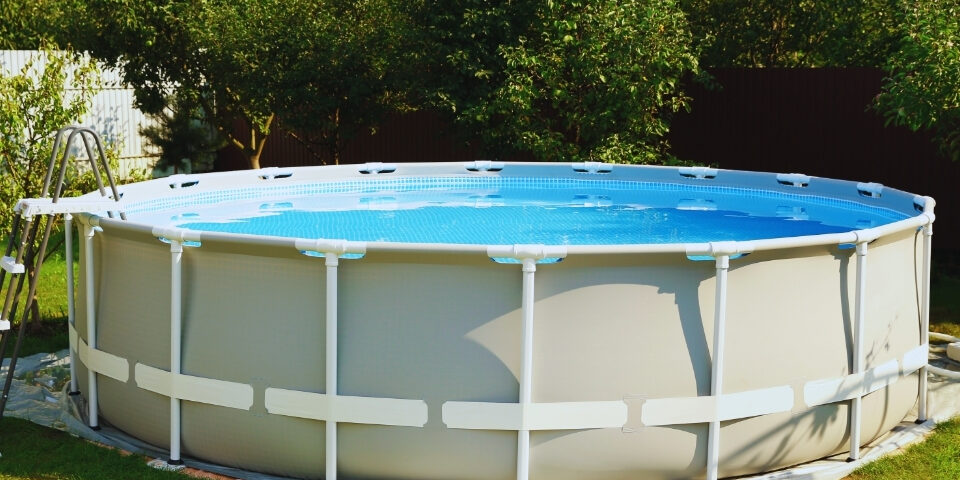 Nivelare de precizie pentru piscine în curți înguste