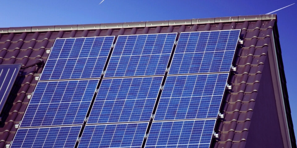 Transport panouri fotovoltaice – acces restricționat Ploiești