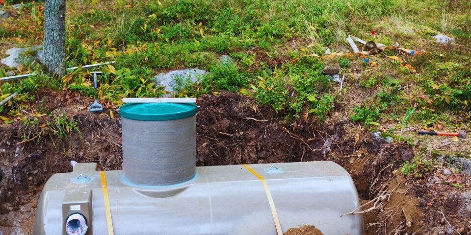 Montaj fose septice tricamerale pe pante: drenaj temporar